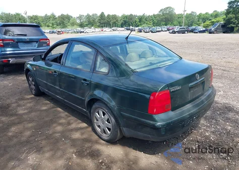 1999 Volkswagen Passat Glx из США, поврежденный, VIN WVWPD63B9XE507947